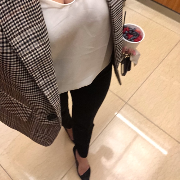 Hi! I'm Michelle, and Welcome to My Closet! - Picture 6 of 7